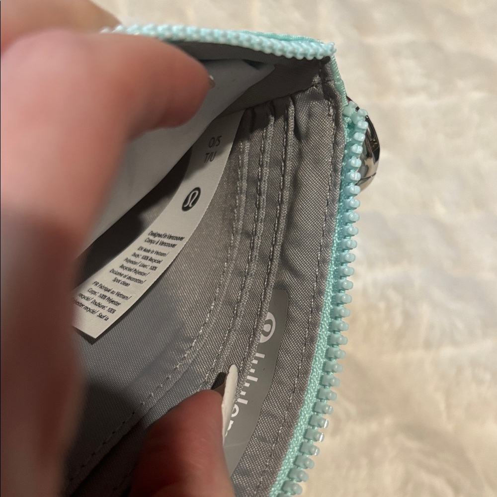 Lululemon Clippable Card Pouch - Picture 4 of 5